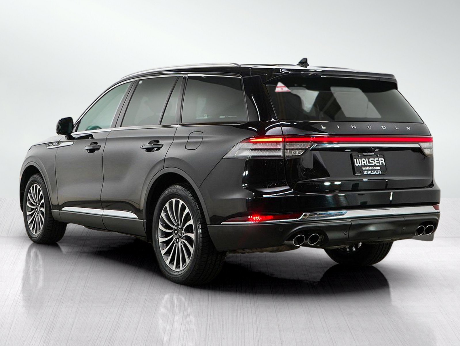 Used 2022 Lincoln Aviator Reserve w/ Class IV Trailer Tow Package AWD/4WD image 4