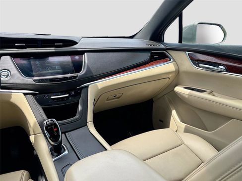 Used 2018 Cadillac XT5 Luxury w/ Driver Awareness Package image 26