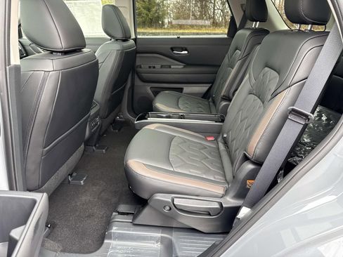 New 2026 Nissan Pathfinder Platinum image 28
