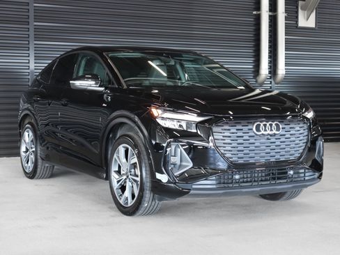 Used 2024 Audi Q4 e-tron Premium Plus image 11