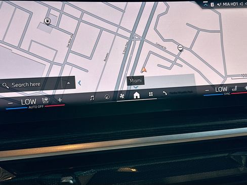 Certified 2025 BMW X6 xDrive40i w/ Parking Assistance Package image 13