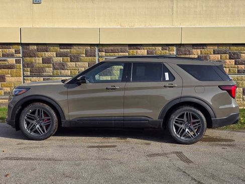 New 2026 Ford Explorer ST w/ Sun And Sound Package image 7