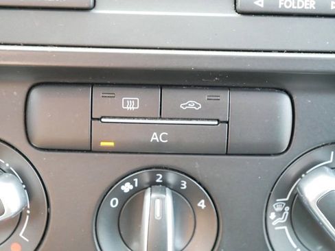 Used 2012 Volkswagen Jetta SE FWD image 35