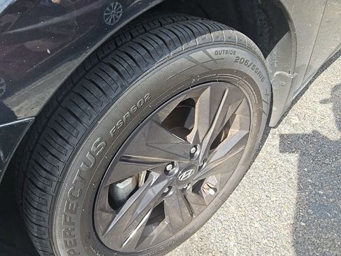 Used 2022 Hyundai Elantra SEL w/ Cargo Package image 9