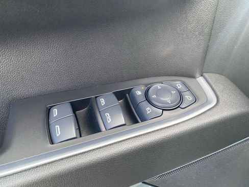 Used 2025 GMC Sierra 1500 SLT image 17