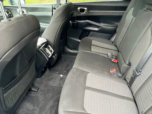 Used 2022 Kia Sorento LX AWD/4WD image 21
