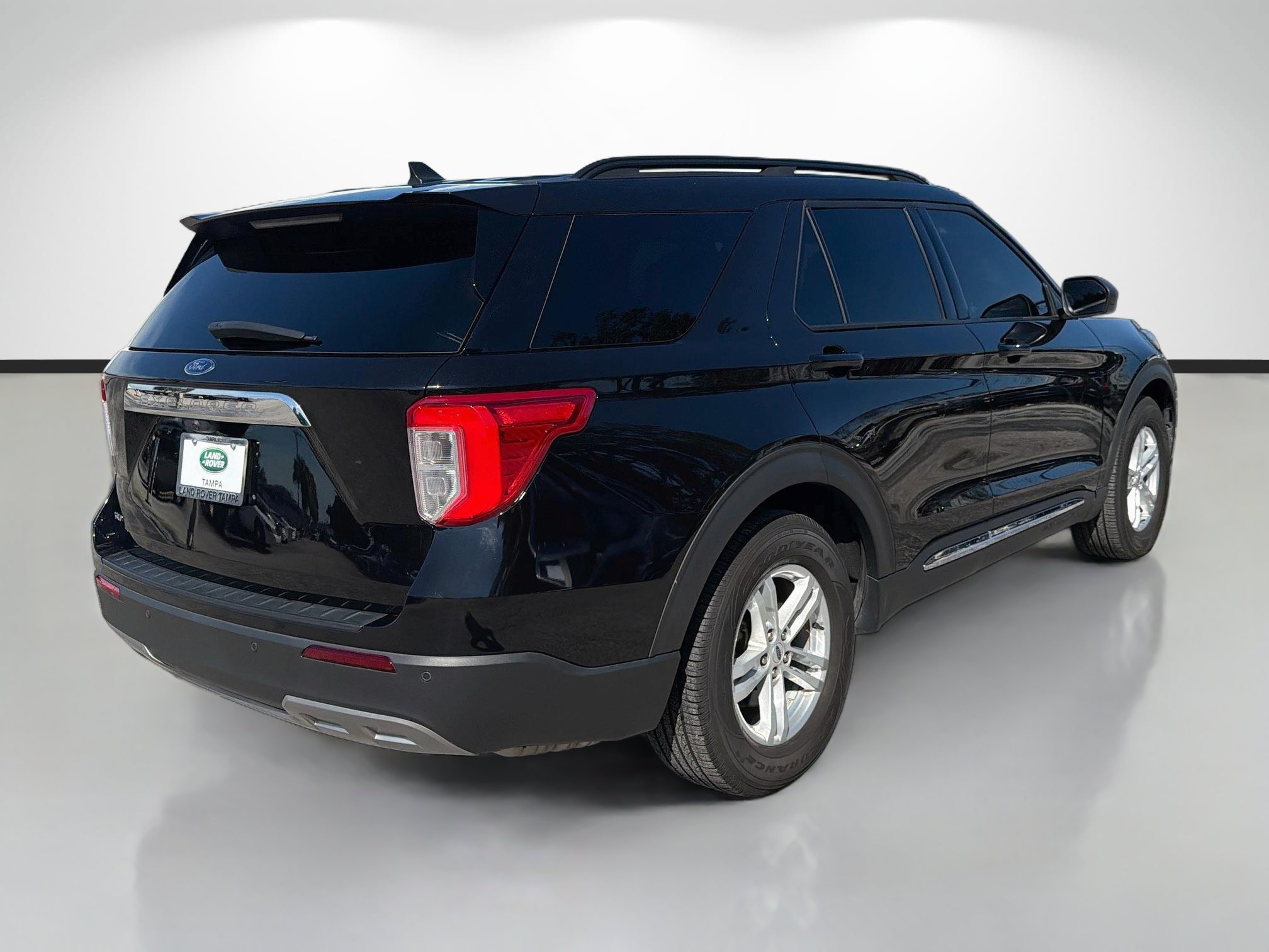 Used 2023 Ford Explorer XLT w/ Equipment Group 202A RWD image 5