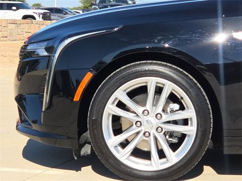 Used 2025 Cadillac CT4 Luxury image 5