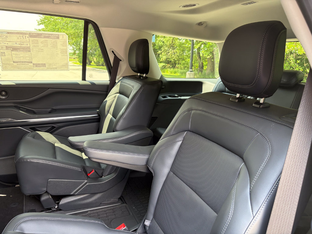 New 2027 Lincoln Navigator Premiere AWD/4WD image 18