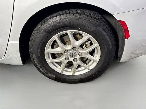 Used 2023 Chrysler Voyager LX image 30