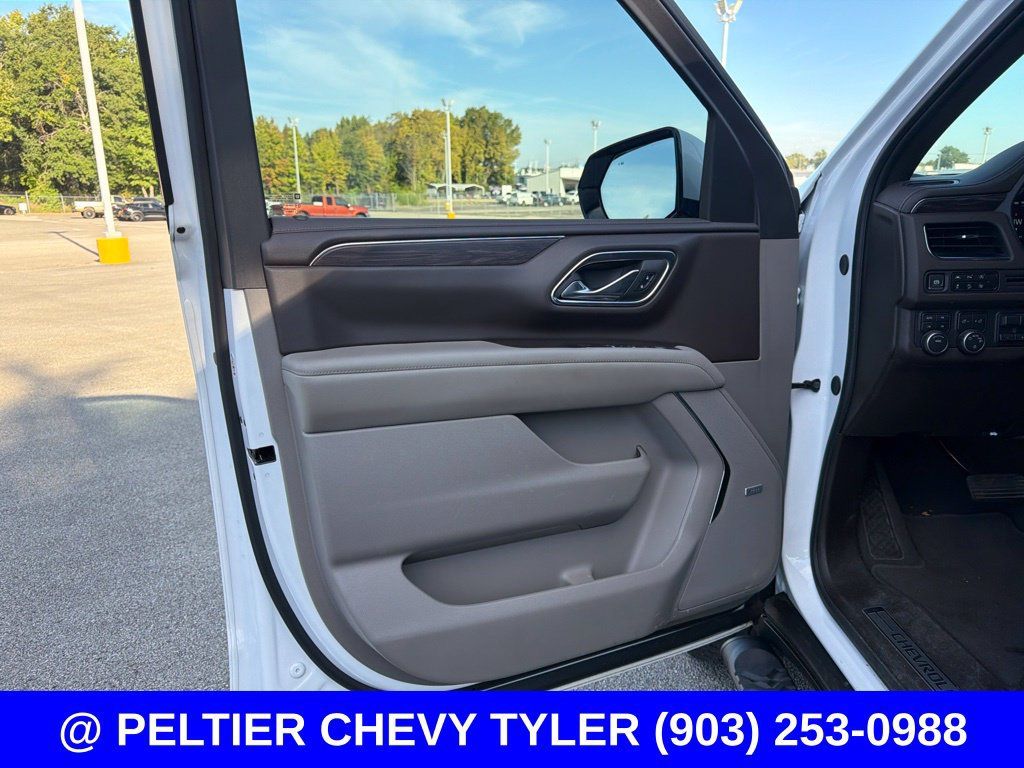 Used 2024 Chevrolet Tahoe Z71 w/ Luxury Package AWD/4WD image 11