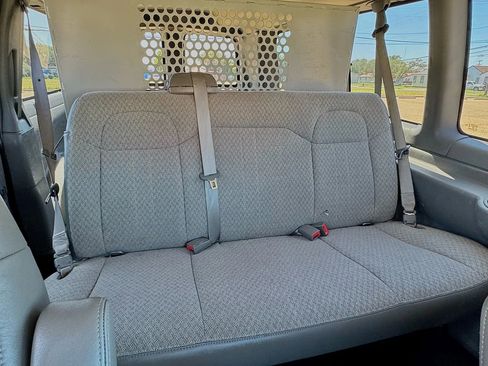 Used 2017 Chevrolet Express 2500 image 21