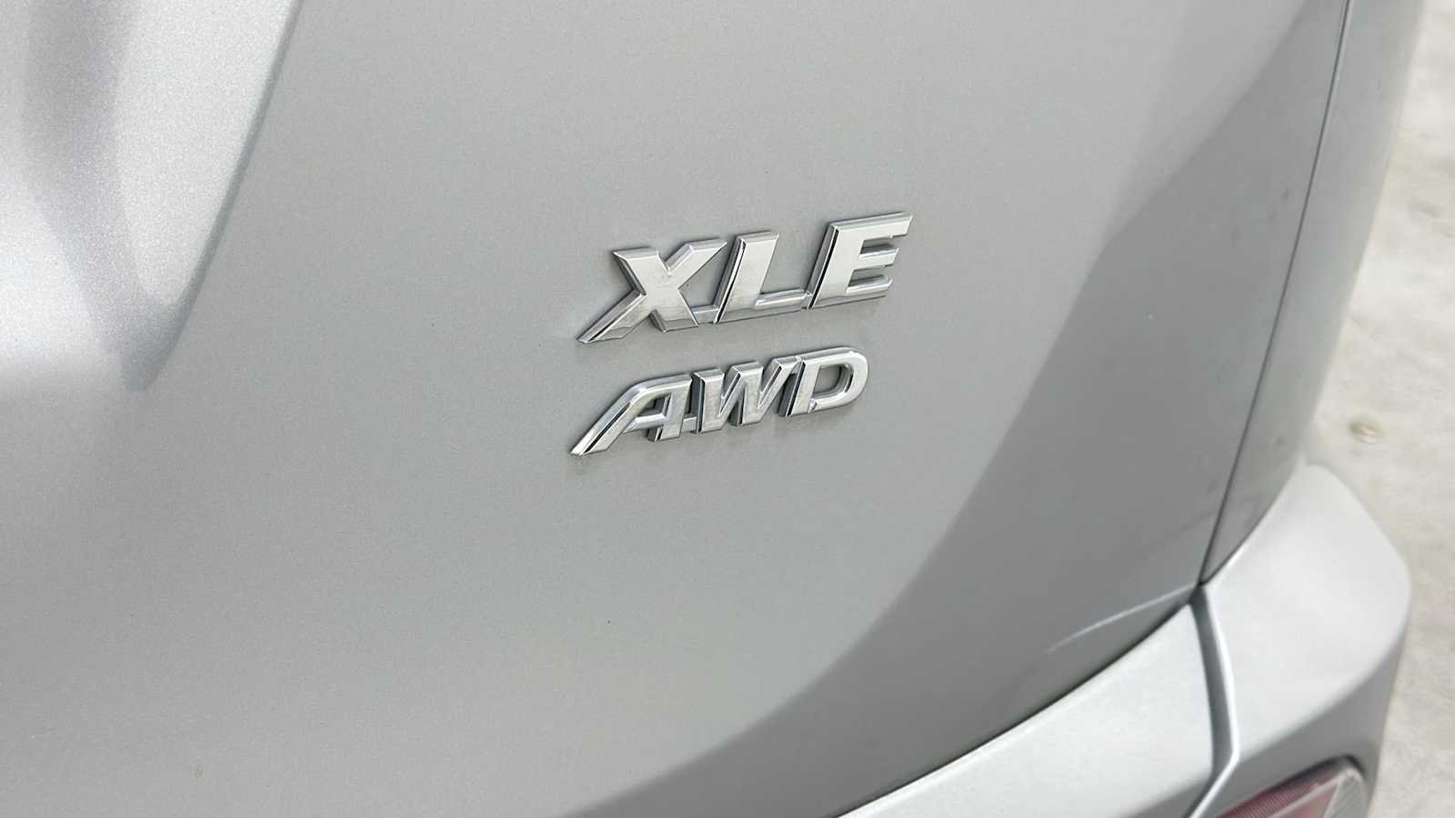 Used 2017 Toyota RAV4 XLE AWD/4WD image 29