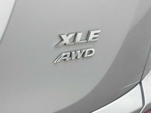 Used 2017 Toyota RAV4 XLE AWD/4WD image 29