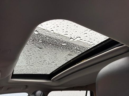 Used 2022 Toyota Highlander XLE image 17