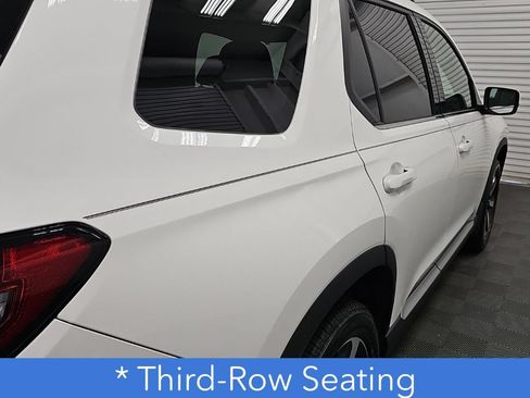 Used 2024 Honda Pilot Touring image 10