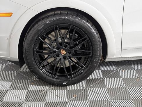 New 2026 Porsche Cayenne GTS image 11