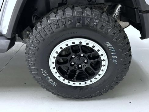 Used 2018 Jeep Wrangler Unlimited Sahara w/ Cold Weather Group AWD/4WD image 22
