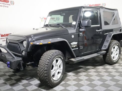 Used 2017 Jeep Wrangler Sahara w/ Connectivity Group image 12