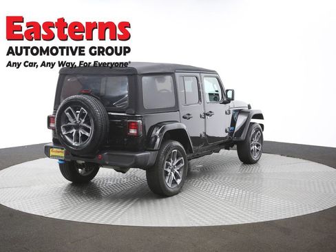 Used 2024 Jeep Wrangler Unlimited AWD/4WD image 43