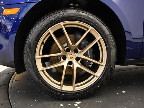 Used 2025 Porsche Macan image 12