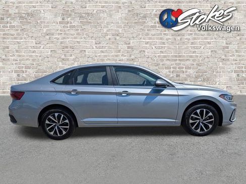 Used 2025 Volkswagen Jetta S image 3