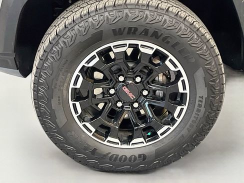 Used 2026 GMC Canyon AT4 w/ Technology Plus Package AWD/4WD image 33