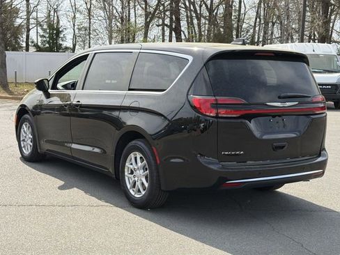 New 2026 Chrysler Pacifica Select FWD image 11