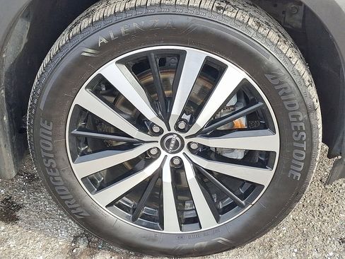 Used 2023 Nissan Pathfinder Platinum image 9