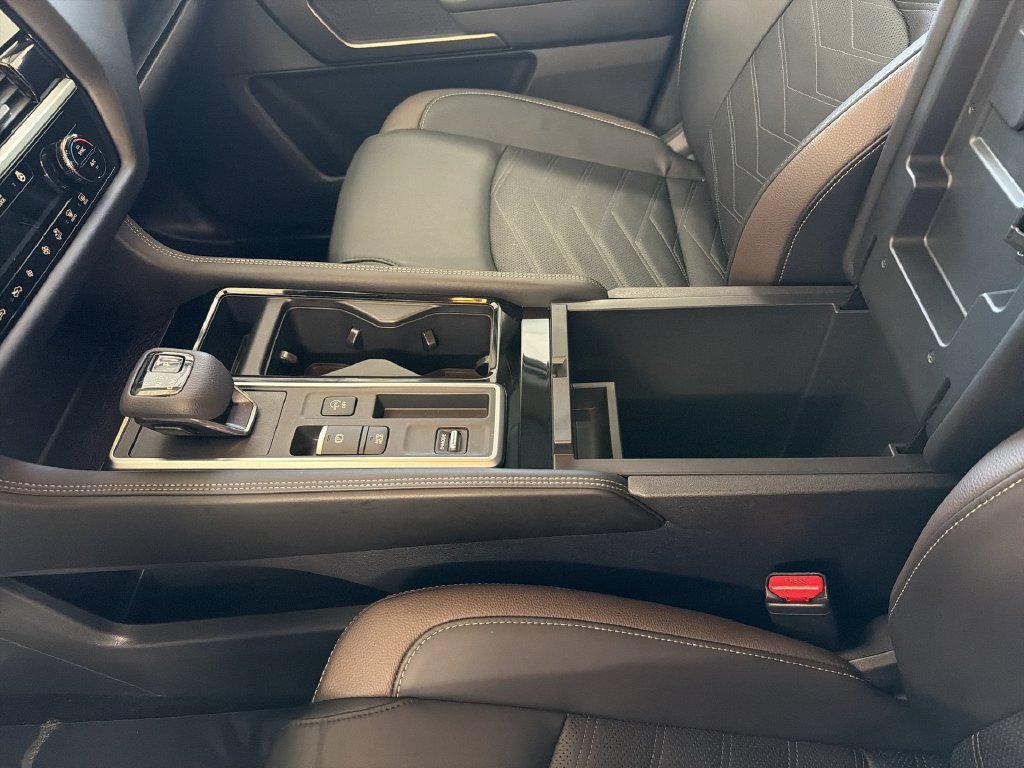 Certified 2025 Nissan Pathfinder Platinum w/ Cargo Package FWD image 29