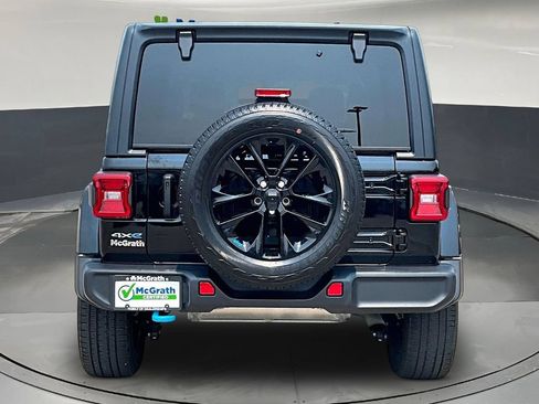 Used 2023 Jeep Wrangler Unlimited Sahara w/ Dual Top Group AWD/4WD image 6