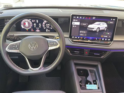Certified 2026 Volkswagen Tiguan SE w/ Panoramic Sunroof Package FWD image 10
