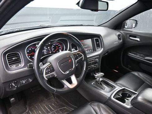 Used 2015 Dodge Charger SXT RWD image 13