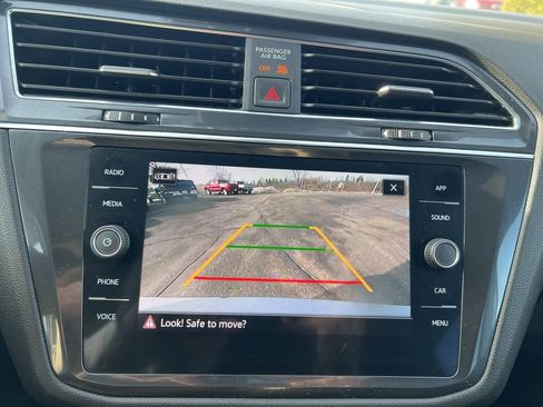 Used 2023 Volkswagen Tiguan SE image 19