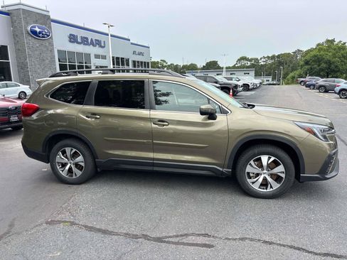 Used 2023 Subaru Ascent Premium w/ Convenience Package AWD/4WD image 2