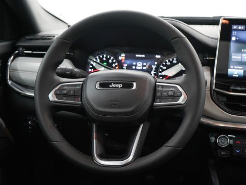Used 2023 Jeep Compass Limited w/ Sun and Sound Group AWD/4WD image 16