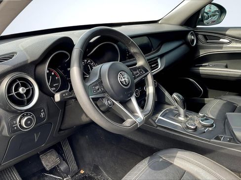 Used 2018 Alfa Romeo Stelvio AWD image 14