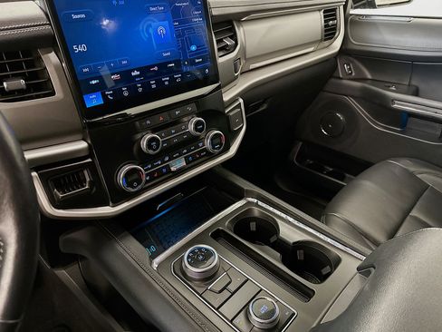 Used 2024 Ford Expedition XLT image 26