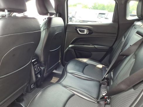 Used 2023 Jeep Compass Latitude AWD/4WD image 16