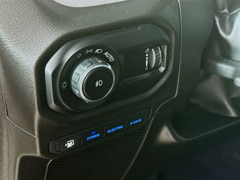 Used 2024 Jeep Wrangler Unlimited image 9