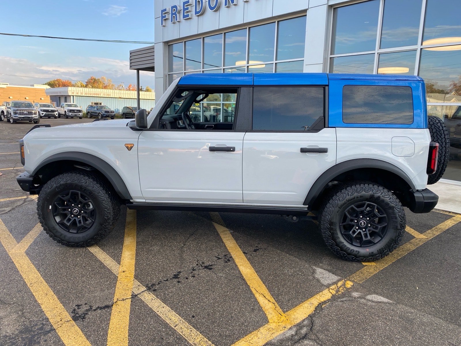 Used 2026 Ford Bronco Badlands AWD/4WD image 3