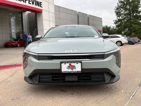 Used 2025 Kia K4 FWD image 3