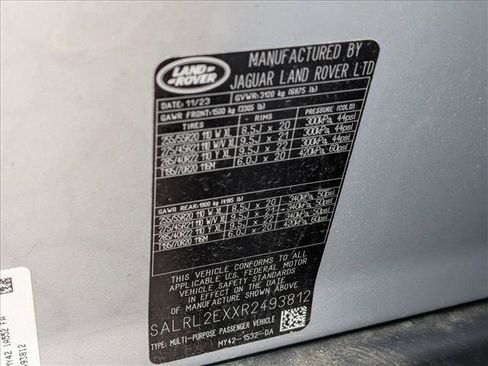 Used 2024 Land Rover Discovery Dynamic SE image 27