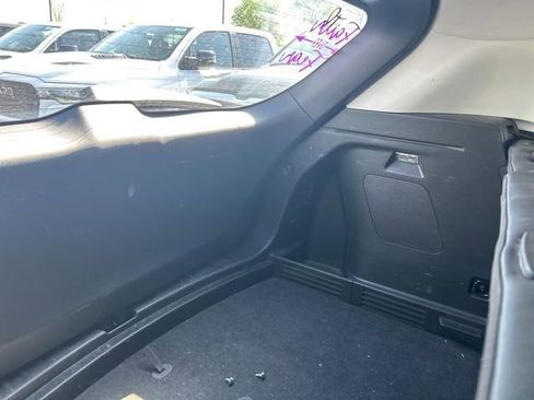 Used 2021 Chevrolet TrailBlazer LT w/ Premium Seating Package FWD image 9