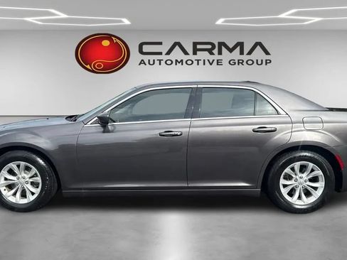 Used 2015 Chrysler 300 Limited RWD image 2
