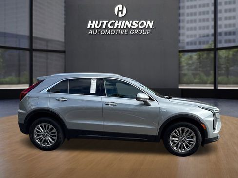 Used 2025 Cadillac XT4 Premium Luxury image 2