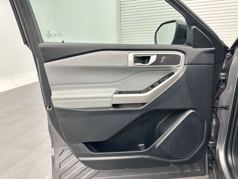 Used 2023 Ford Explorer XLT w/ Equipment Group 202A image 21