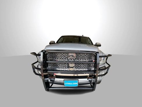 Used 2018 RAM 2500 Laramie AWD/4WD image 3