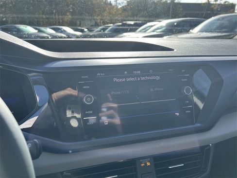 Used 2022 Volkswagen Taos SE image 19