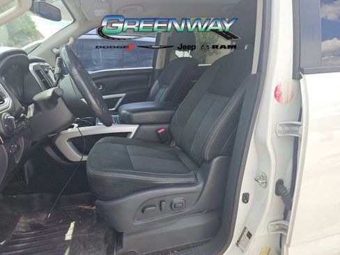 Used 2017 Nissan Titan SV image 14